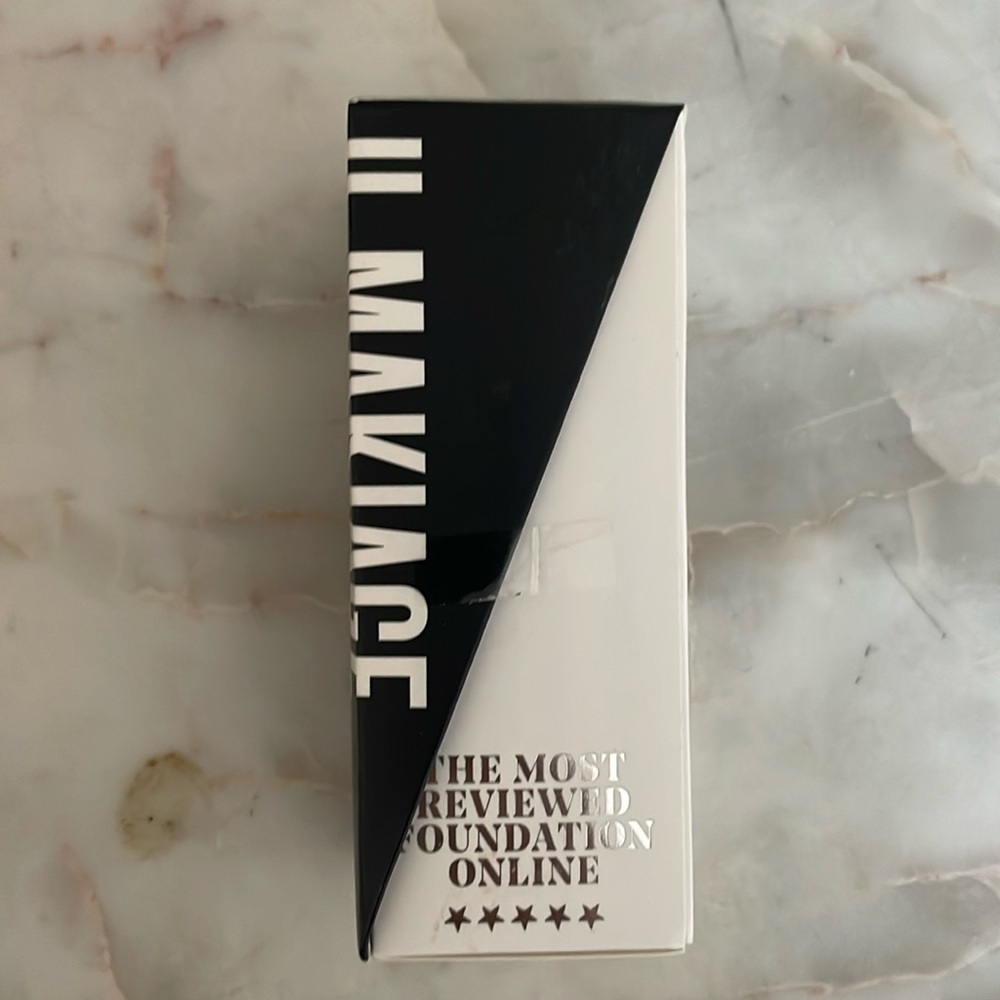 IL MAKIAGE Woke Up Like This liquid foundation